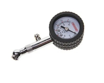 Манометр SKYWAY  4 АТМ в метал. корпусе с резиновой защитой S07701006